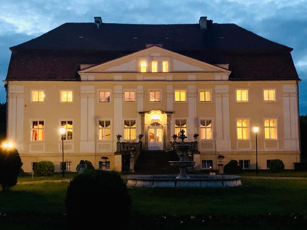 Palac Henrykow Szprotawa Экстерьер фото