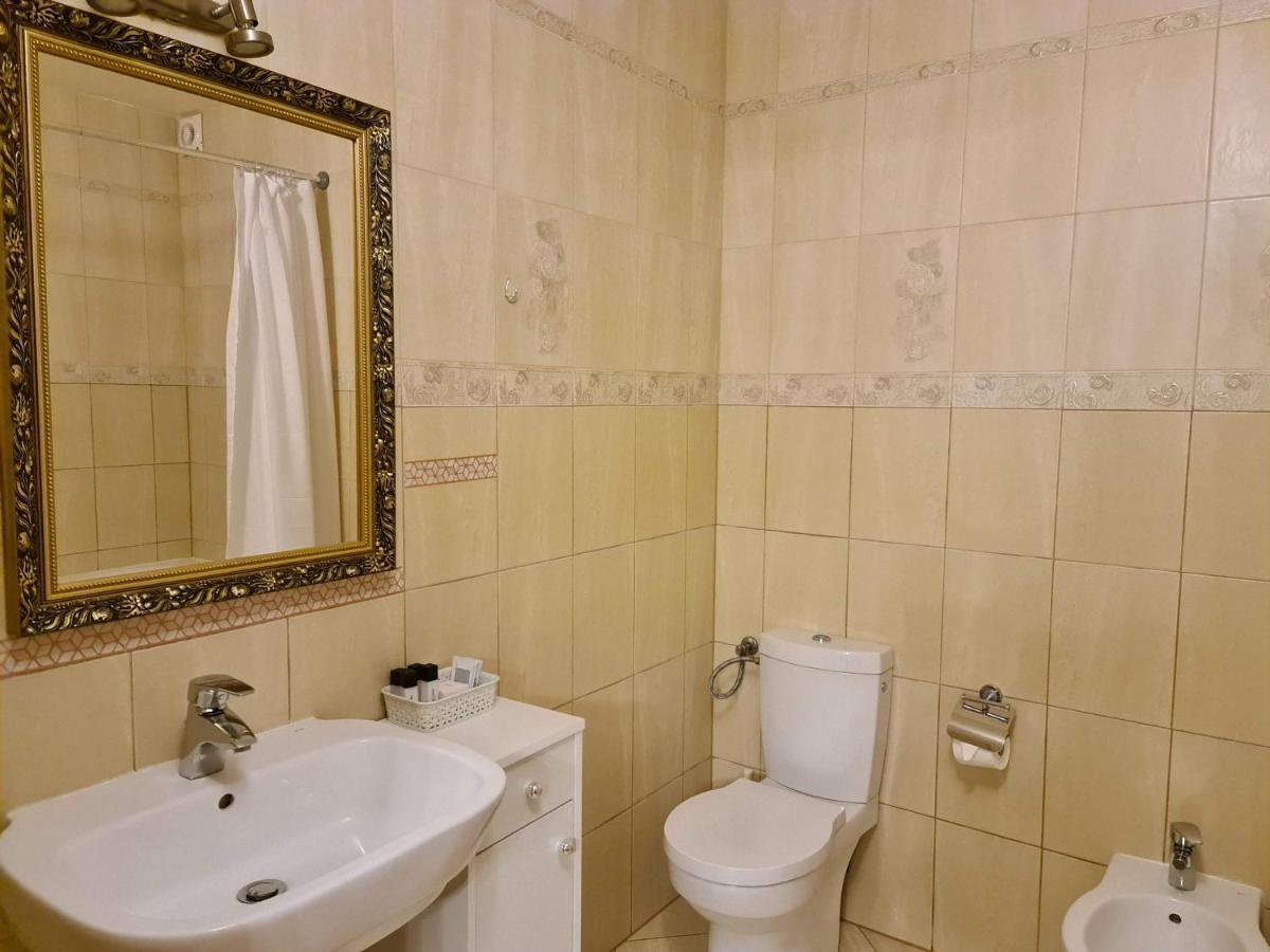 Palac Henrykow Szprotawa Экстерьер фото