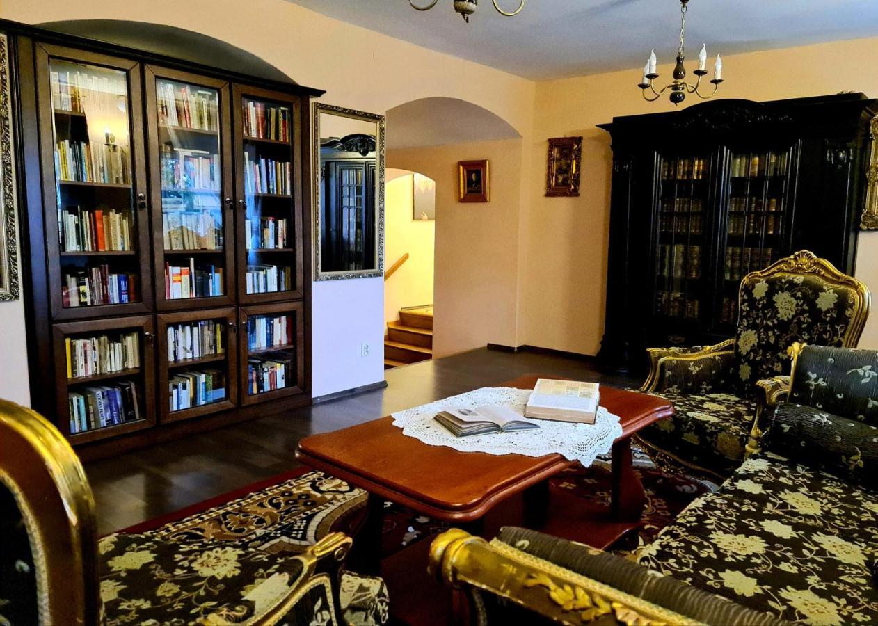 Palac Henrykow Szprotawa Экстерьер фото
