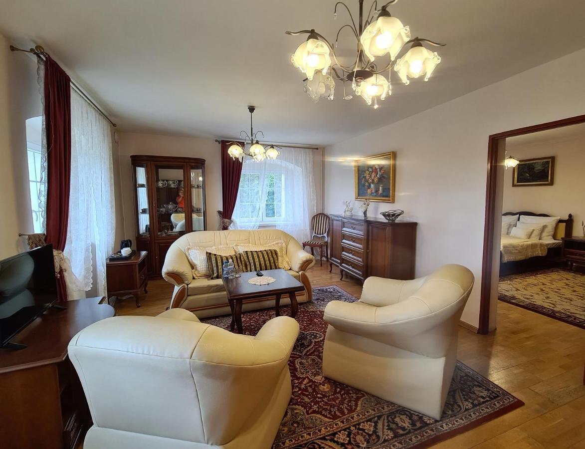 Palac Henrykow Szprotawa Экстерьер фото