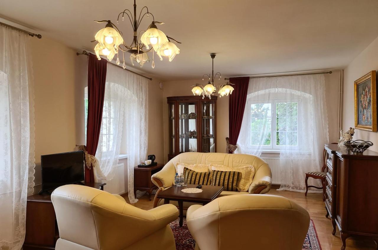 Palac Henrykow Szprotawa Экстерьер фото