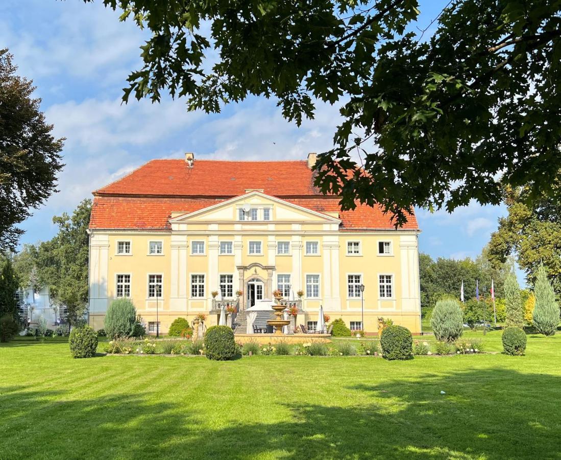 Palac Henrykow Szprotawa Экстерьер фото