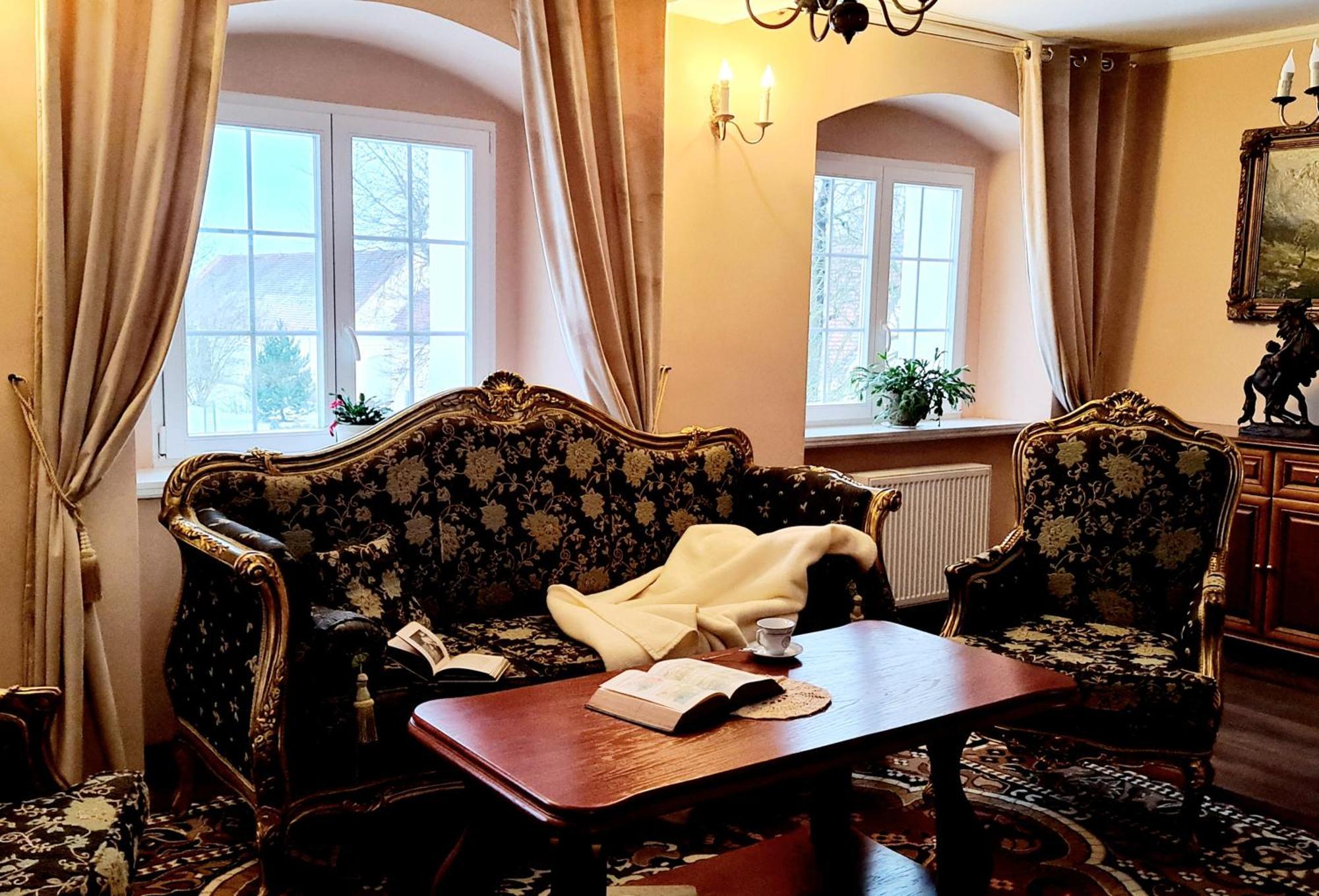 Palac Henrykow Szprotawa Экстерьер фото