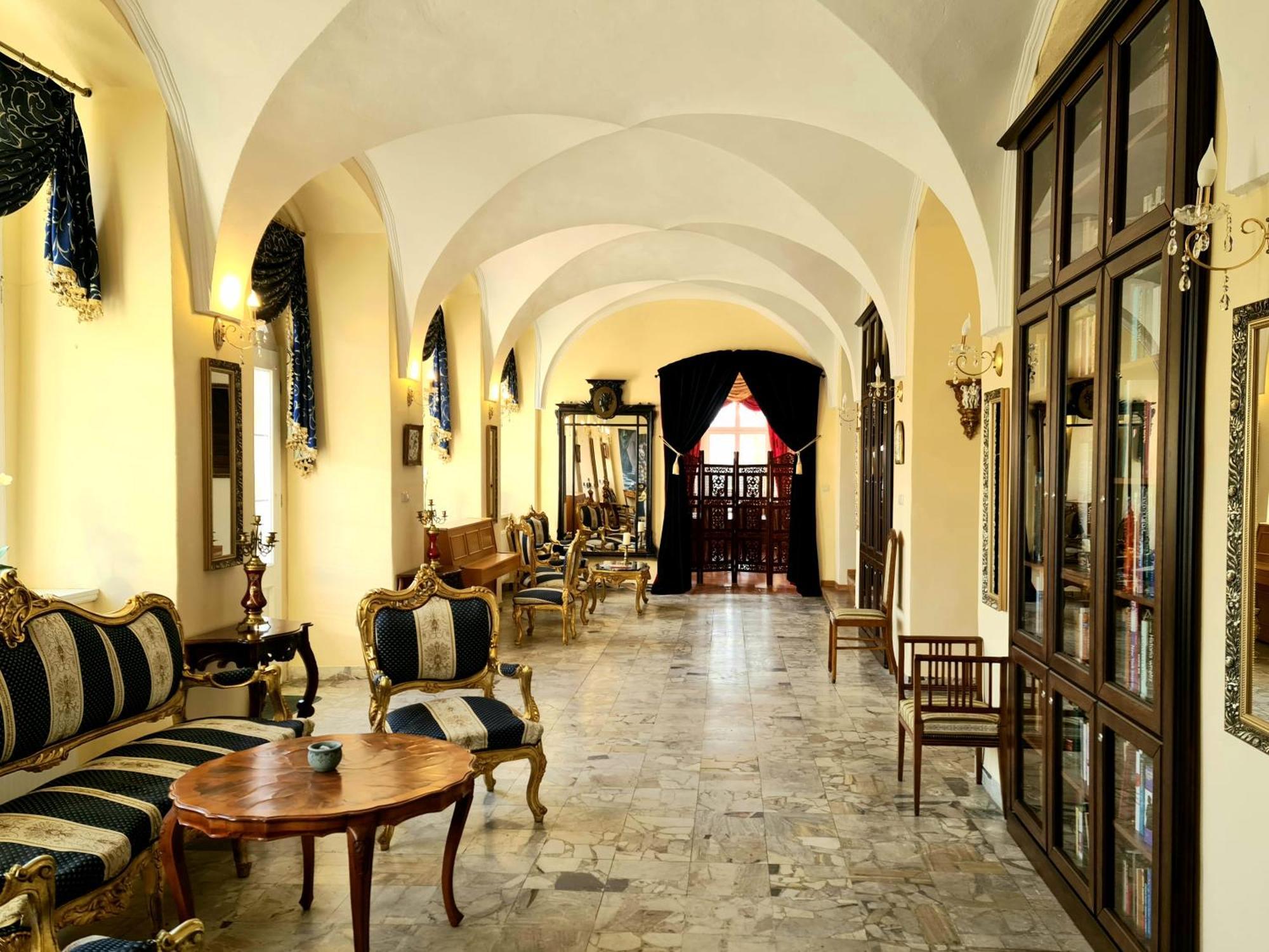 Palac Henrykow Szprotawa Экстерьер фото