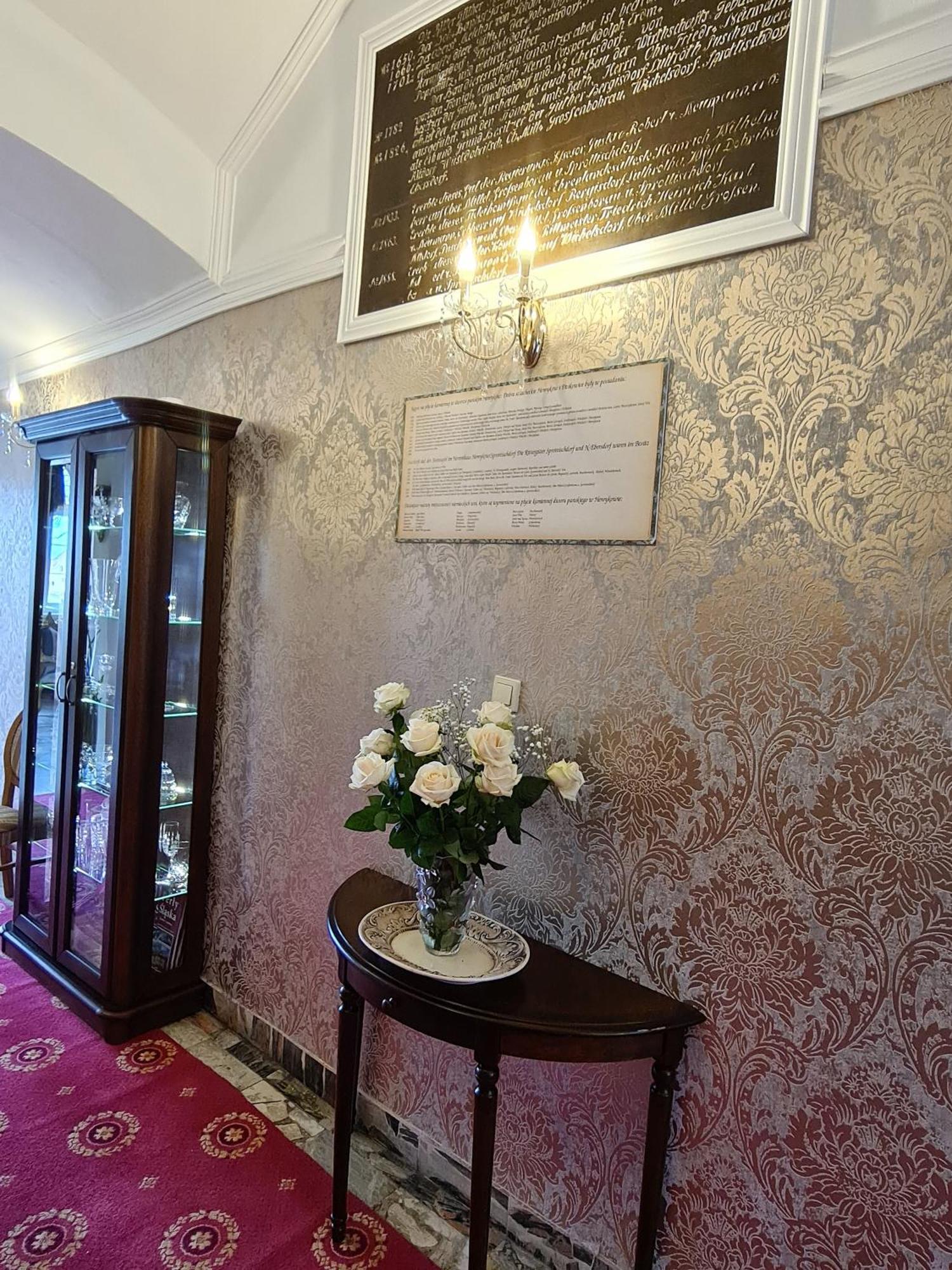 Palac Henrykow Szprotawa Экстерьер фото