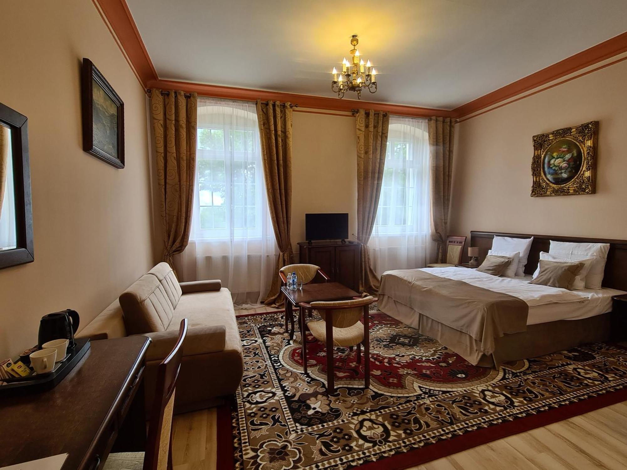 Palac Henrykow Szprotawa Экстерьер фото