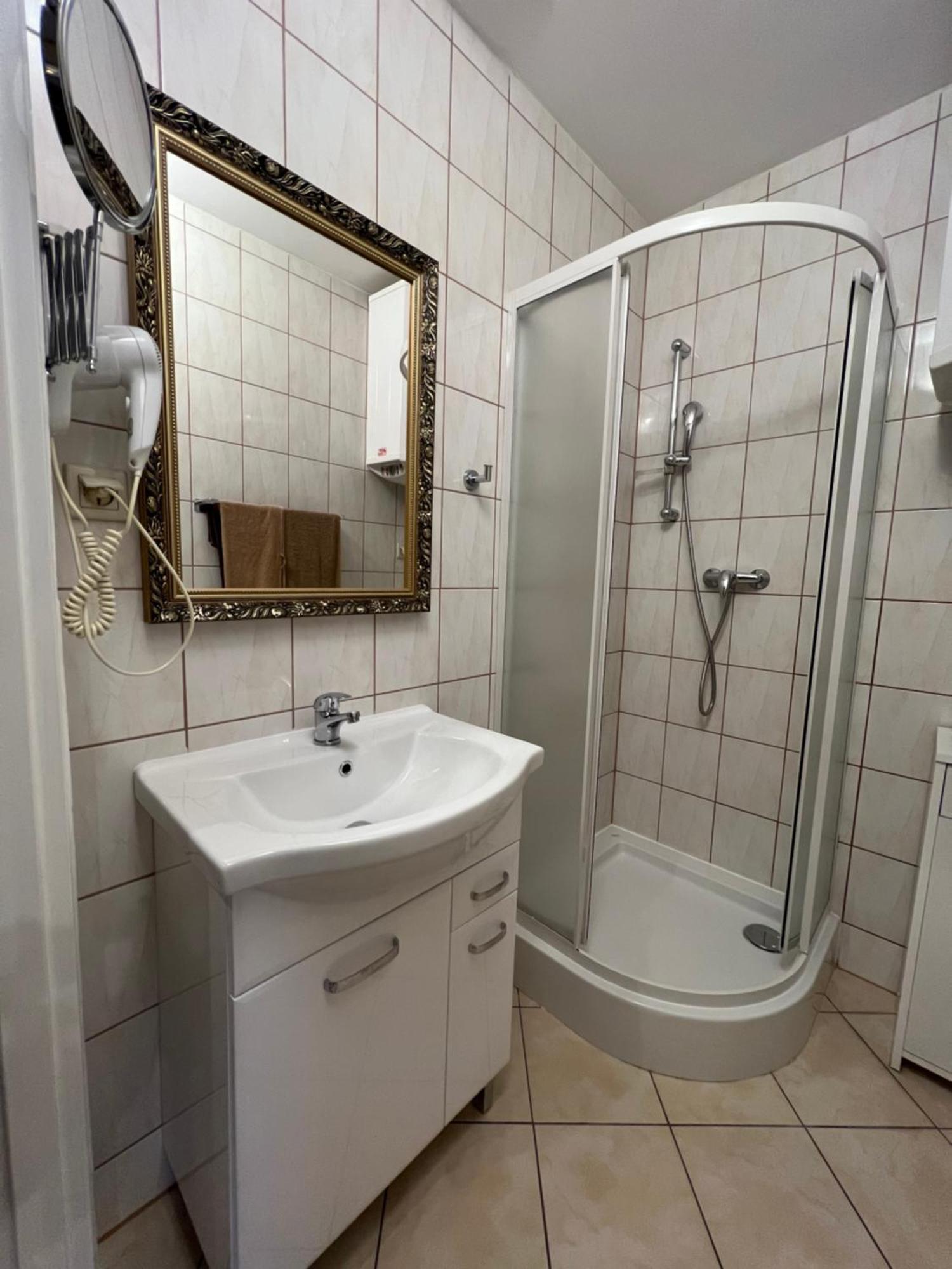 Palac Henrykow Szprotawa Экстерьер фото